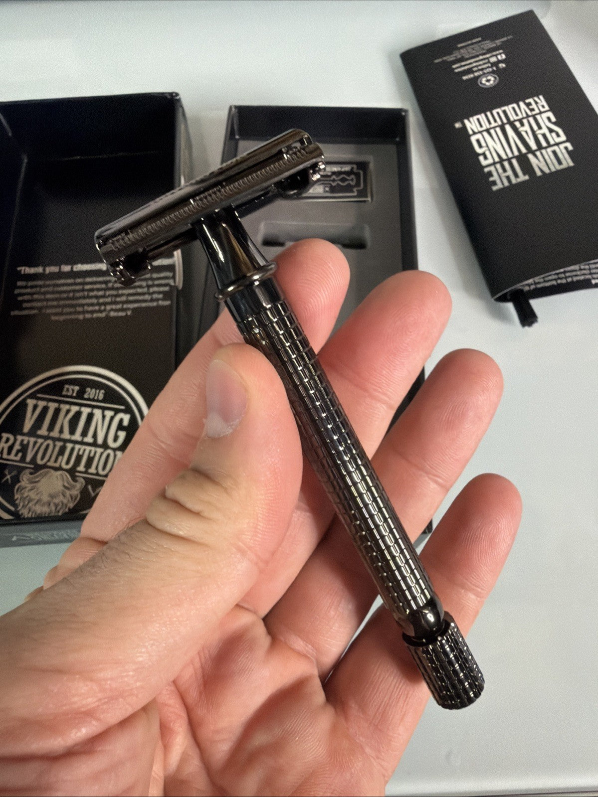 Long Handle Double Edge Safety Razor - Butterfly Open Traditional Shaving Tool