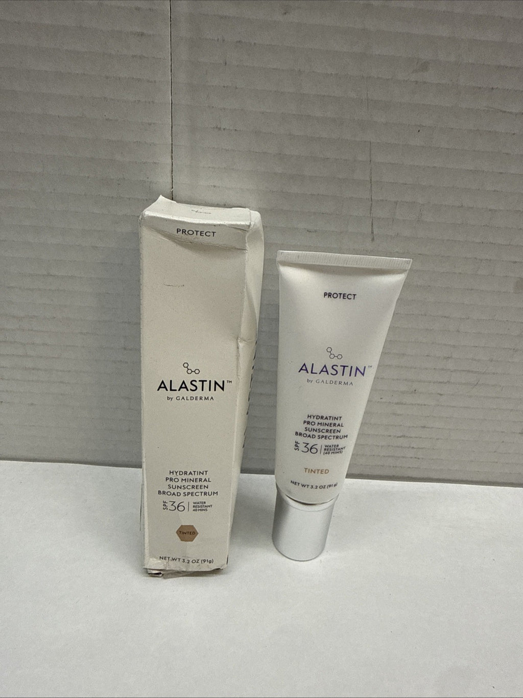 Mineral Sunscreen SPF 36 Tinted Face Sunscreen 3.2 oz - Hydrating & Protective