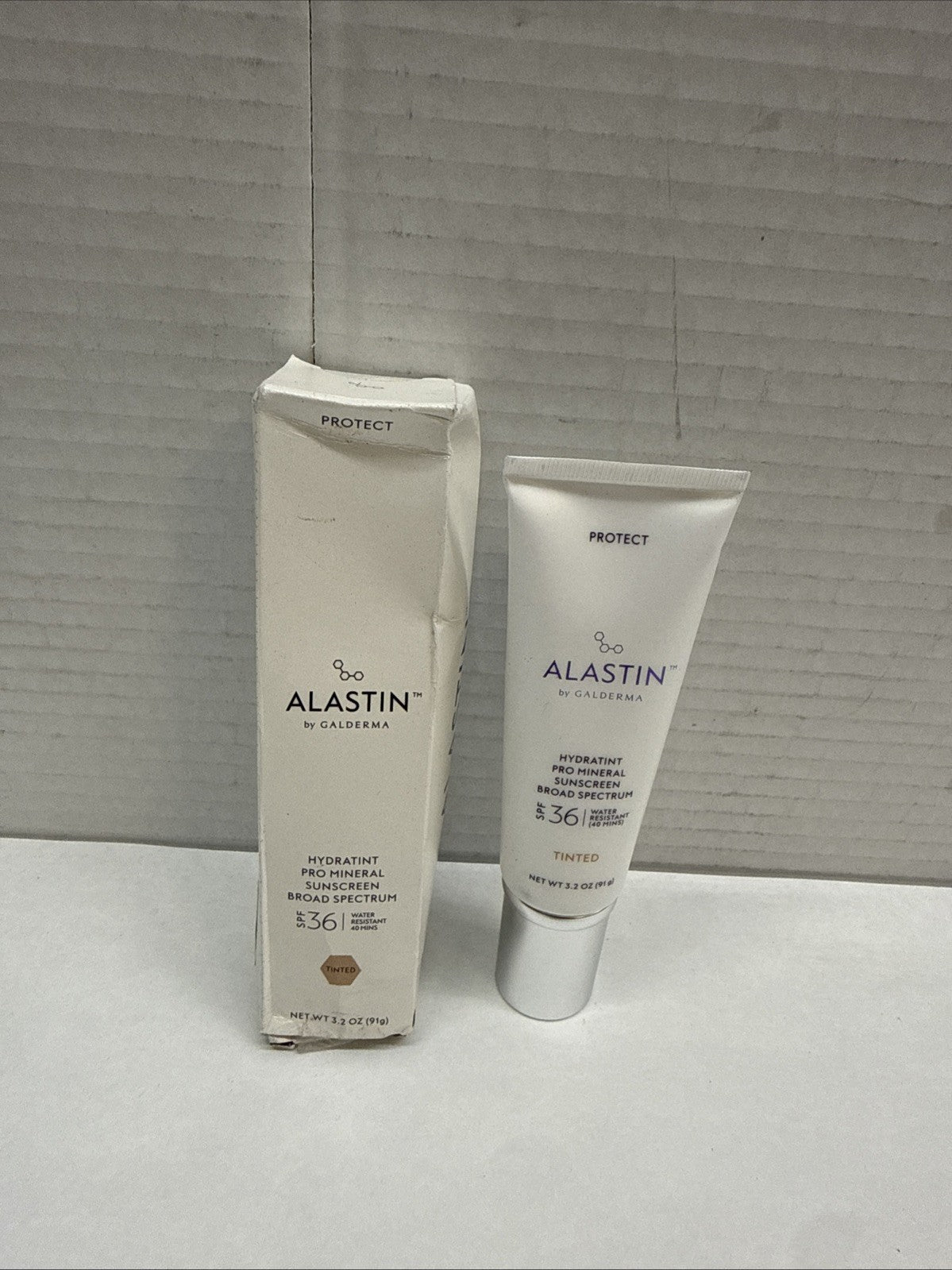 Mineral Sunscreen SPF 36 Tinted Face Sunscreen 3.2 oz - Hydrating & Protective