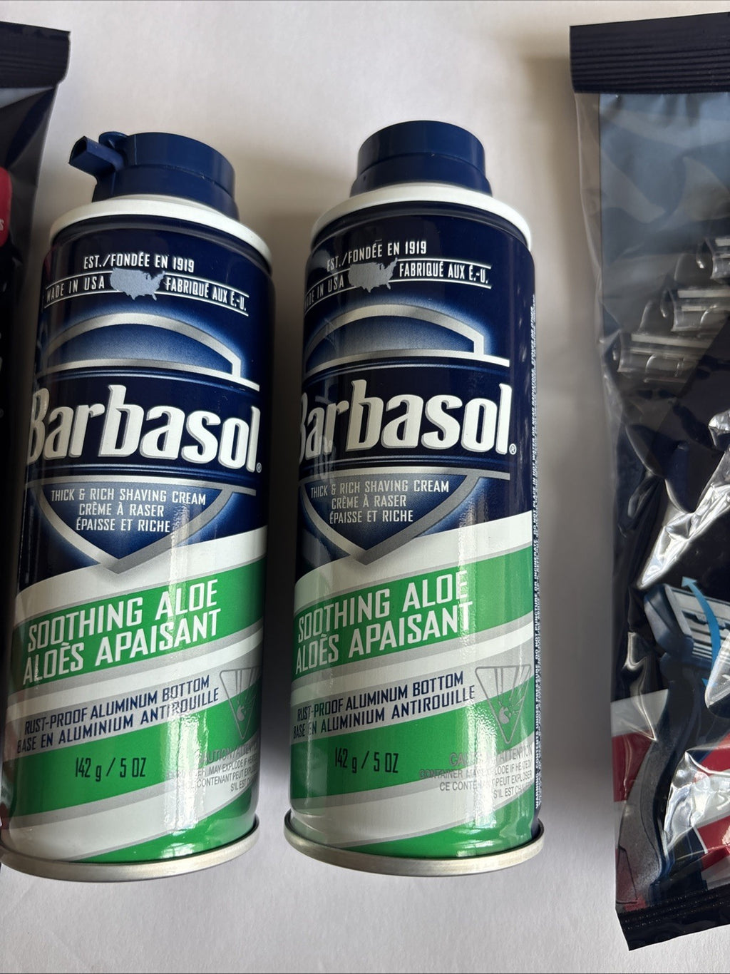 Barbasol Original Soothing Aloe Shaving Cream 5 Oz Pack of 2 with 8 Razors