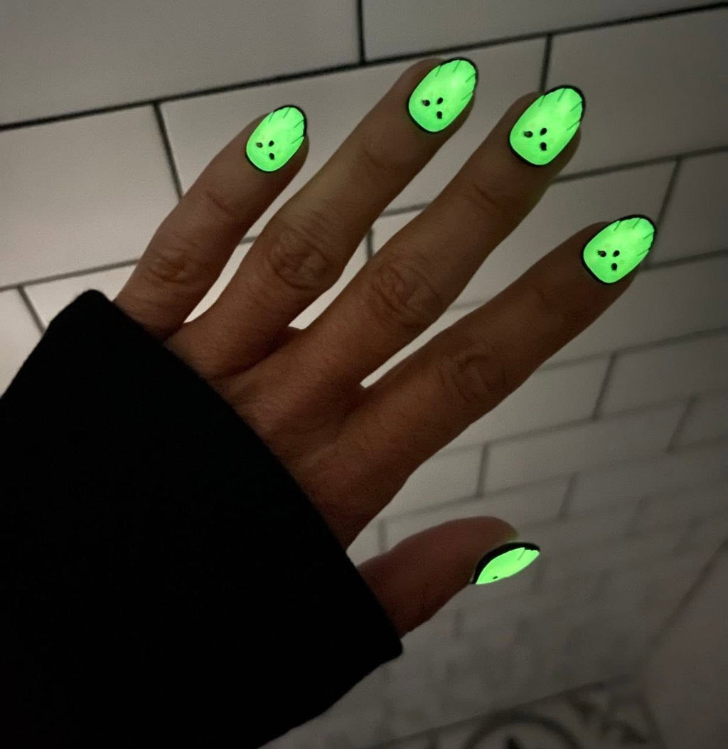 Glow-in-The-Dark Halloween Press-On Nails - That's the Spirit, Adriana, Short Almond Style