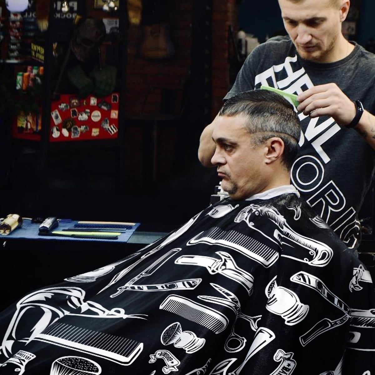 Large Waterproof Barber Hair Cutting Cape Salon Cape for Men & Adults