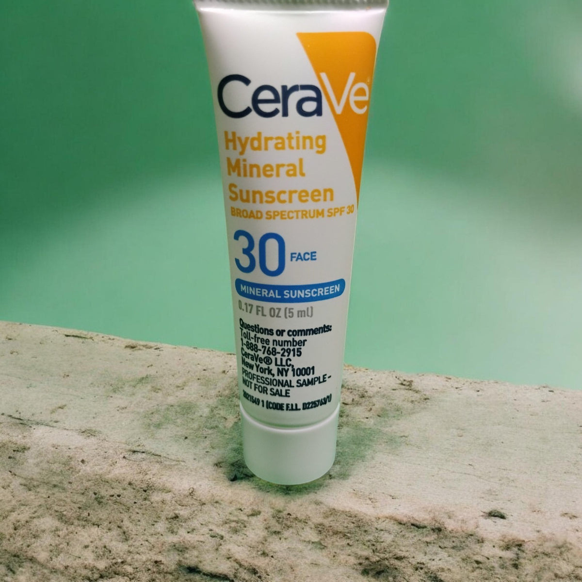 CeraVe Hydrating Mineral Sunscreen Pack - Lightweight SPF 30, 15 Bottles