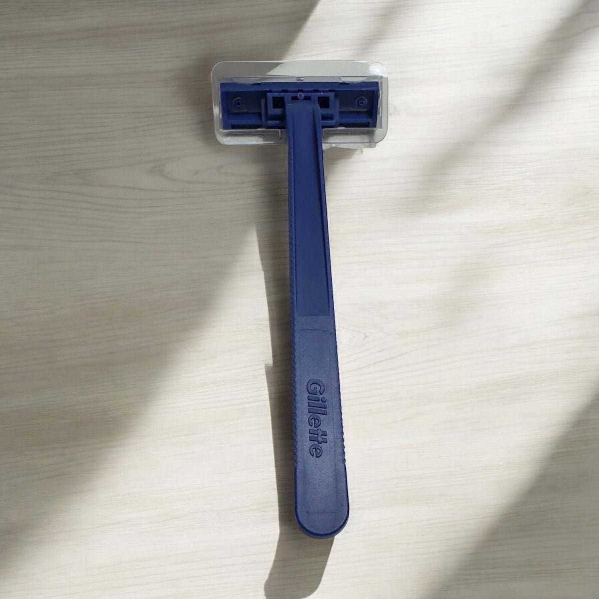 Disposable Razors Twin Blade Fixed No Lubrastrip 30 Pack - Gillette