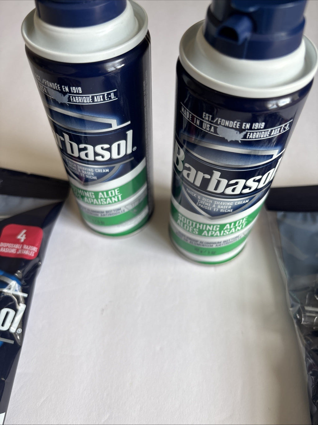 Barbasol Original Soothing Aloe Shaving Cream 5 Oz Pack of 2 with 8 Razors