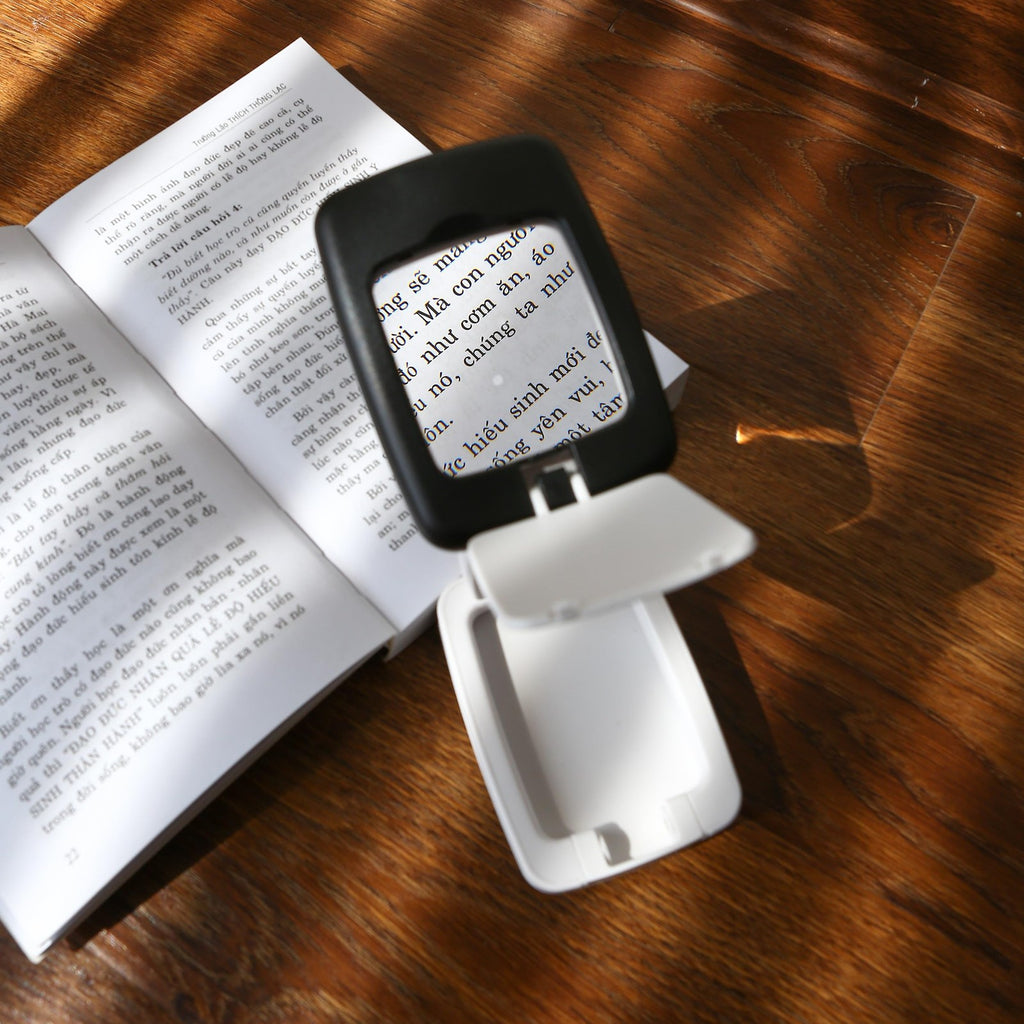 Pocket Magnifying Glass with Light and Stand 3X for Reading & Close Work