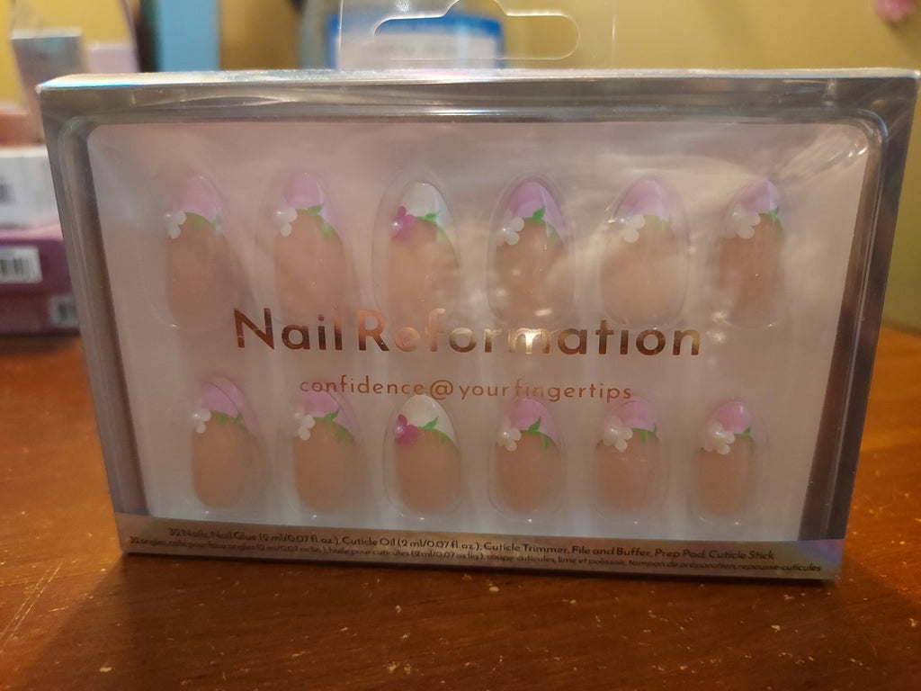 Press On Nails Fleur De Magnolia Short Almond Nail Tips - New in Box